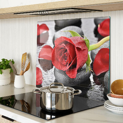 Snijplanken glas Roos op stenen met waterdruppels