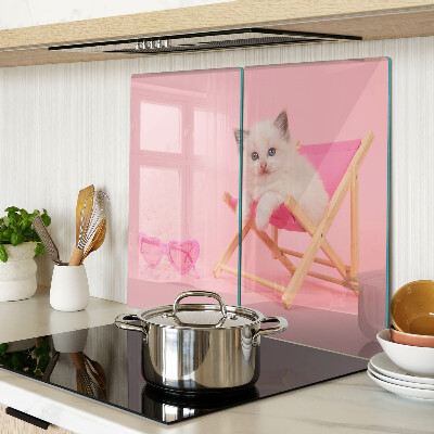 Glazen snijplanken Kitten op een ligstoel op een roze achtergrond