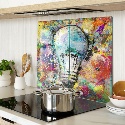 Snijplanken glas Gloeilamp op een gekleurde achtergrond