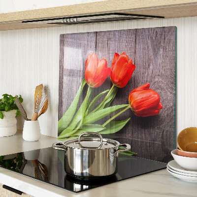 Glazen snijplanken Tulpen op een houten achtergrond