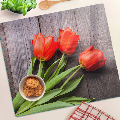 Glazen snijplanken Tulpen op een houten achtergrond