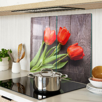 Glazen snijplanken Tulpen op een houten achtergrond