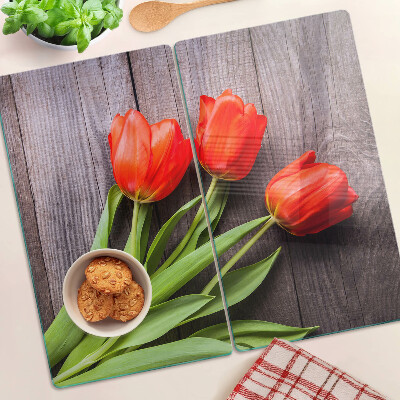 Glazen snijplanken Tulpen op een houten achtergrond