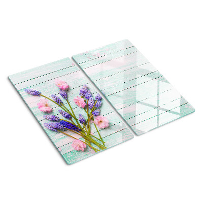 Glazen snijplanken Bloemen op een houten achtergrond