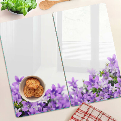 Snijplanken glas Paarse bloemen op de achtergrond