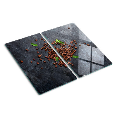 Glazen snijplanken Koffiebonen op een stenen achtergrond