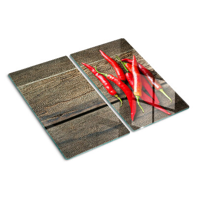Glazen snijplanken Chilipepers op een houten achtergrond