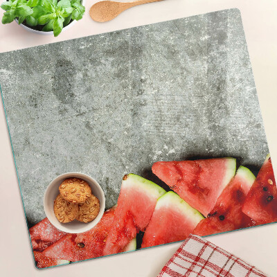 Snijplanken glas Watermeloenschijfjes op een grijze achtergrond
