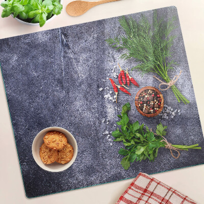 Snijplanken glas Kruiden en specerijen op een stenen achtergrond