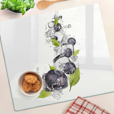 Snijplanken glas Pruimen in water met bladeren