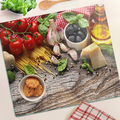 Glazen snijplanken Italiaanse keuken met pasta en groenten