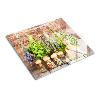 Glazen snijplanken Kruiden en specerijen op een houten achtergrond