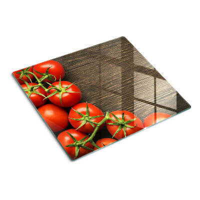 Glazen snijplanken Tomaten op een houten achtergrond