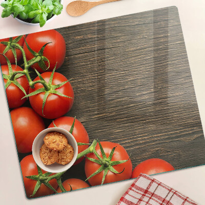 Glazen snijplanken Tomaten op een houten achtergrond