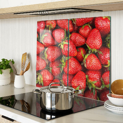 Glazen snijplanken Aardbeien op een rode achtergrond
