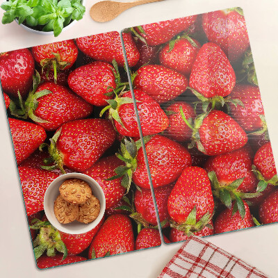Glazen snijplanken Aardbeien op een rode achtergrond