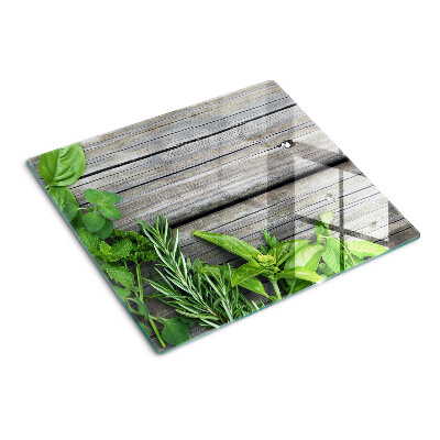 Glazen snijplanken Groene kruiden op houten achtergrond