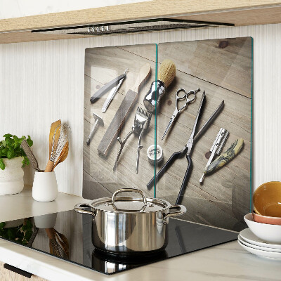 Snijplanken glas Kappersgereedschap op een houten achtergrond