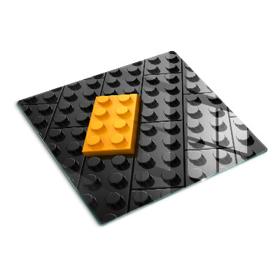 Glazen snijplanken LEGO-stenen op een zwarte achtergrond
