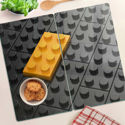 Glazen snijplanken LEGO-stenen op een zwarte achtergrond