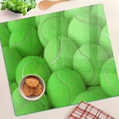 Glazen snijplanken Tennisballen op een groene achtergrond