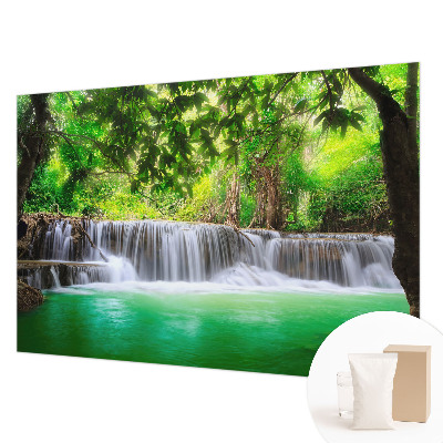 Fotobehang met een boswatervalprint