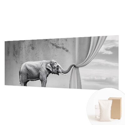 Sfeervol fotobehang met een surrealistische olifant als decoratief motief