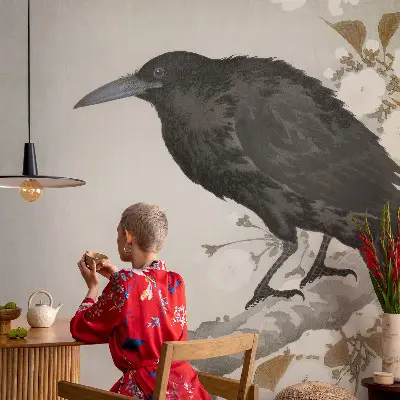 Fotobehang slaapkamer met een raaf temidden van bloemen