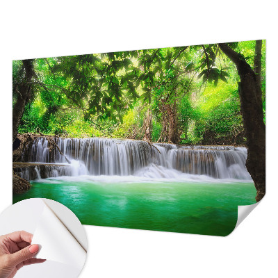 Zelfklevende behangsticker met afbeelding van een boswaterval