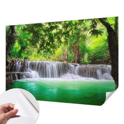 Zelfklevende behangsticker met afbeelding van een boswaterval
