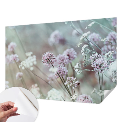 Foto behang voor de keuken met een patroon van wilde bloemen