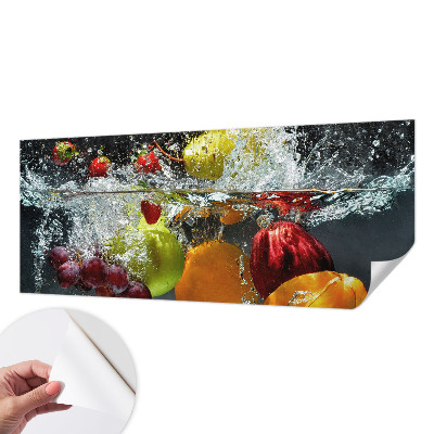 Zelfklevende behangsticker met een print van fruit in water