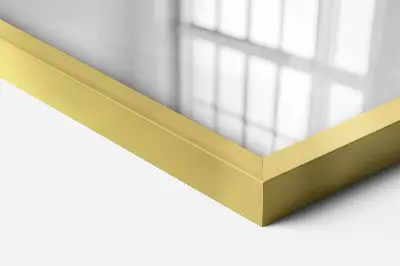 Elegante spiegel met gouden rand