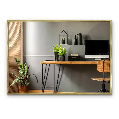 Elegante spiegel met gouden rand