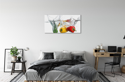 Canvas doek foto Kleurrijke paprika's in water
