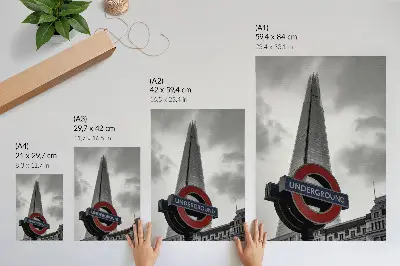 Wandposter moderne wolkenkrabber met minimalistische metro-reclame compositie