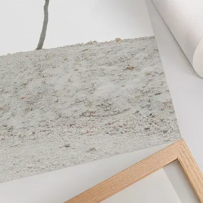Decoratieve poster eenzame boom op een lichte achtergrond in minimalistische stijl