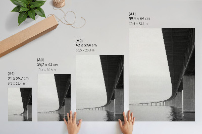 Wandposter De ruwe structuur van de brug over het water.