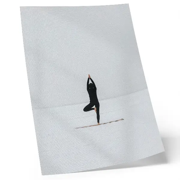 Wandposter met een minimalistische afbeelding van een yogafiguur voor vrede en harmonie