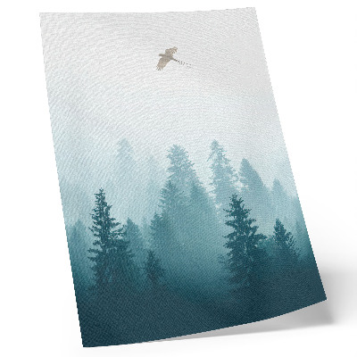 Wandposter Zachte mist, bosvogel hoog boven de bomen
