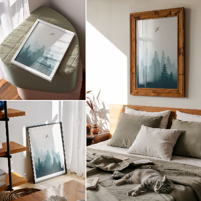 Wandposter Zachte mist, bosvogel hoog boven de bomen
