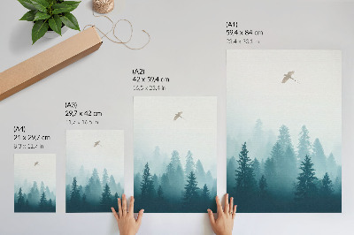 Wandposter Zachte mist, bosvogel hoog boven de bomen