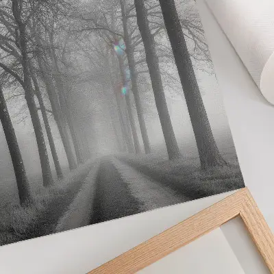 Wandposter met modern minimalisme van een mistig bomenlaantje