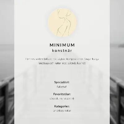 Wandposter zwart-witte pier bij kalm water in minimalistische landschapsstijl