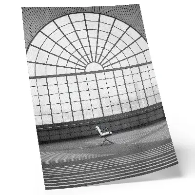 Wandposter grote boogvensters met minimalistische stoel