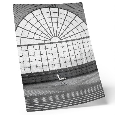Wandposter Grote boogvensters, minimalistische stoel.