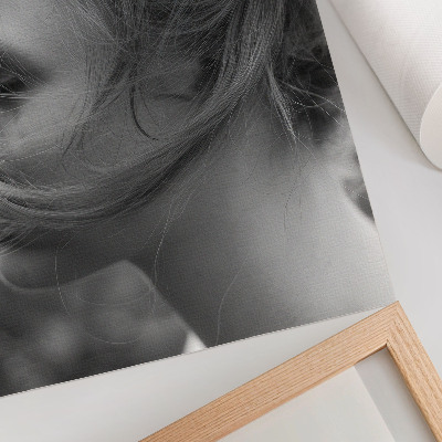 Decoratieve poster Zwart-wit portret van emoties, subtiliteit en elegantie.