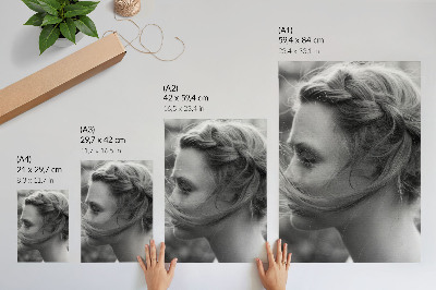 Decoratieve poster Zwart-wit portret van emoties, subtiliteit en elegantie.