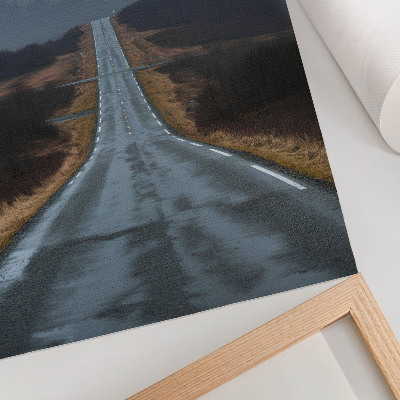 Poster Bewolkte bergen, hobbelige weg, vredige atmosfeer