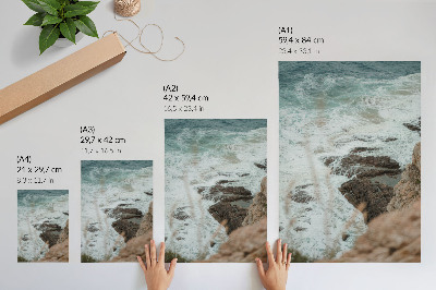 Wandposter Zeegolven en een rotsachtige kust in turquoise tinten